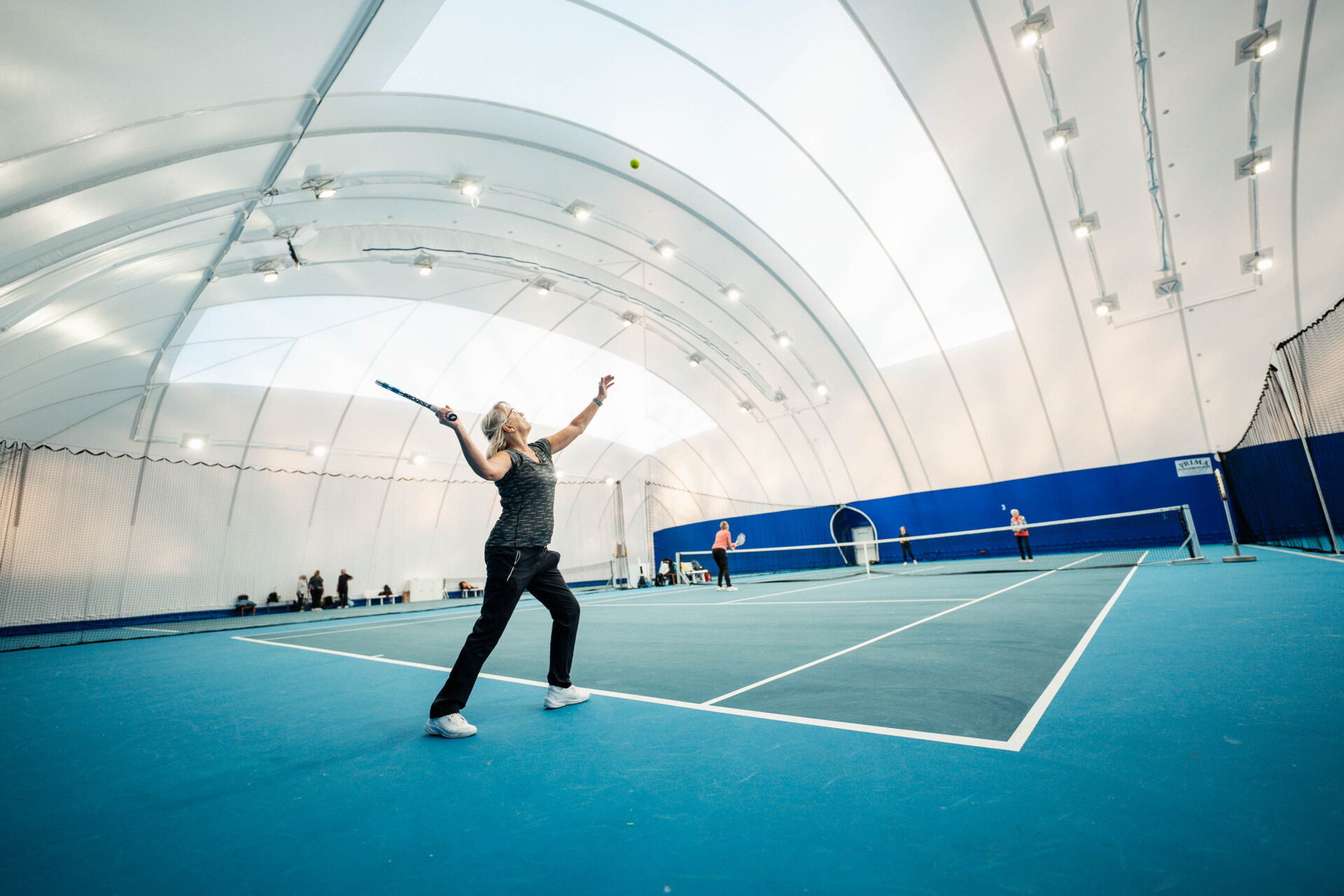 21 11 HIT IT Indoortennis 30